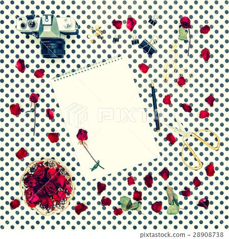 Flat lay sketchbook red roses vintage camera toned Flat lay sketchbook red roses vintage camera toned 28908738