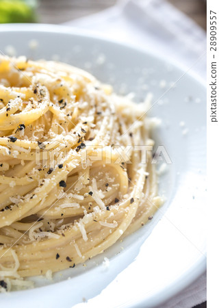 Cacio e Pepe - spaghetti with cheese and pepper Cacio e Pepe - spaghetti with cheese and pepper 28909557