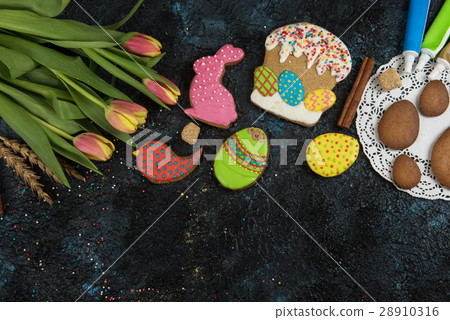 Tulips and gingerbread cookies Tulips and gingerbread cookies 28910316