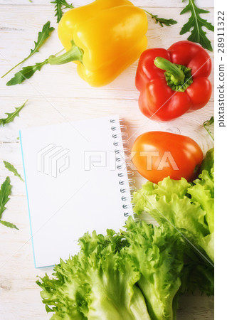 bell pepper, green salad and notepad 28911322