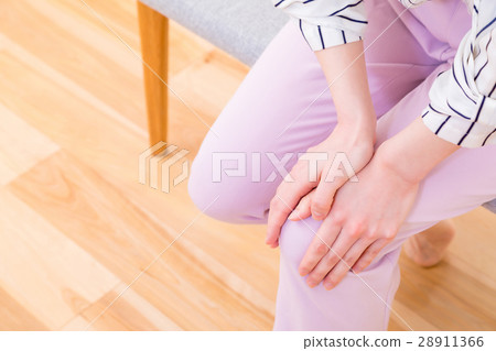 膝關節疼痛肌肉酸痛腿痛寒冷負面形像不良身體狀況女性肖像20's 30's 膝關節疼痛肌肉酸痛腿痛寒冷負面形像不良身體狀況女性肖像20's 30's 28911366