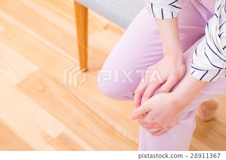 膝關節疼痛肌肉酸痛腿痛寒冷負面形像不良身體狀況女性肖像20's 30's 膝關節疼痛肌肉酸痛腿痛寒冷負面形像不良身體狀況女性肖像20's 30's 28911367