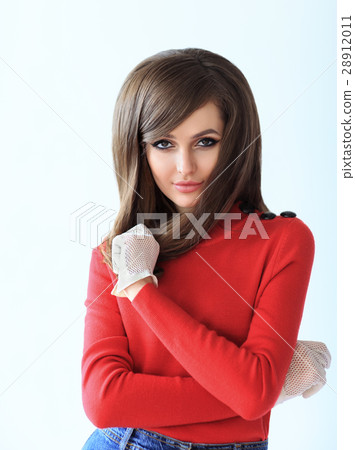 Fashion portrait of young beautiful woman in retro style Fashion portrait of young beautiful woman in retro style 28912011