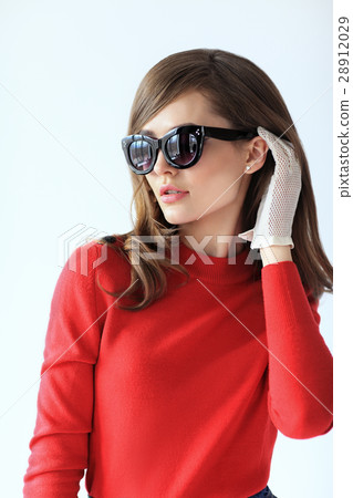 Fashion retro style portrait of young beautiful woman in sunglas 28912029