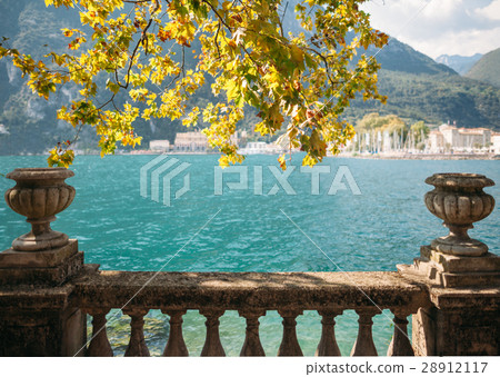 Scenic landscape of beautiful lake in Italy 28912117