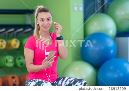 Young beautiful woman using smartphone at gym 28912209