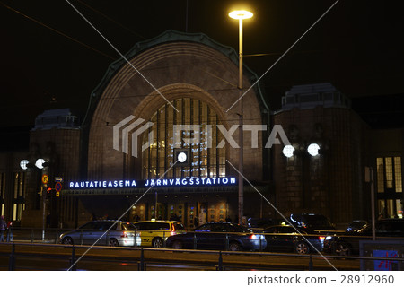 building of railway station in Helsinki at night 28912960