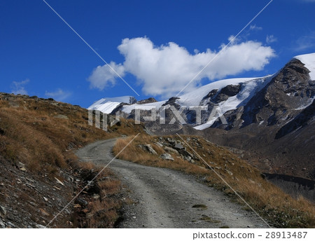 Curved gravel road in Zermatt. Findel glacier. Curved gravel road in Zermatt. Findel glacier. 28913487