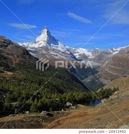 Autumn day in Zermatt 28913492
