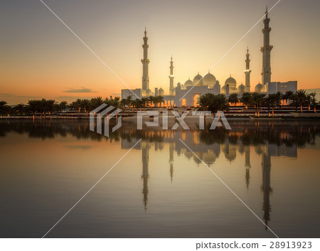 Sheikh Zayed Grand Mosque 28913923