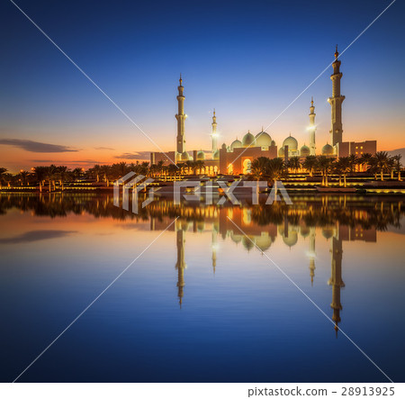 Sheikh Zayed Grand Mosque 28913925