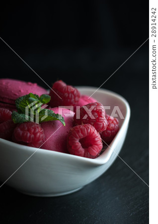 macaroons with raspberries macaroons with raspberries 28914242