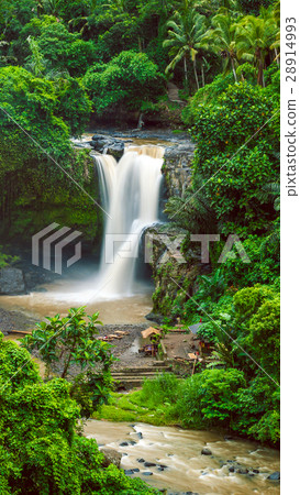 Amazing Tegenungan Waterfall near Ubud in Bali Amazing Tegenungan Waterfall near Ubud in Bali 28914993