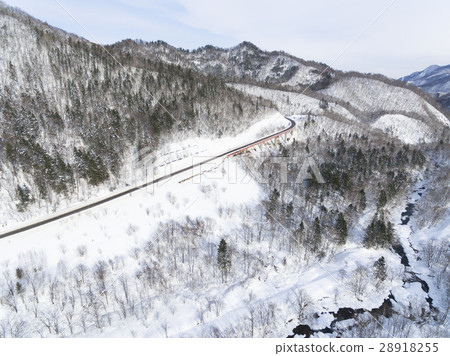 Winter Hokkaido snow scene and road (aerial shooting) 28918255