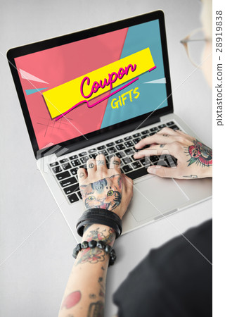 Online Shopping Cart E-Commers Concept Online Shopping Cart E-Commers Concept 28919838