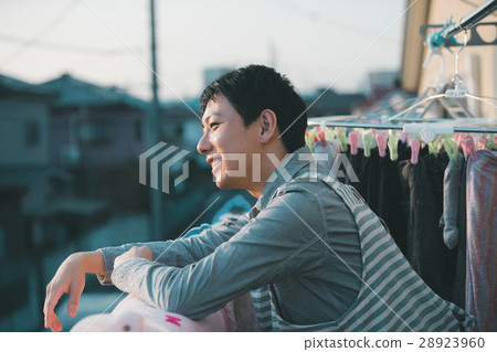 drying a futon, homemaking, housekeeping 28923960