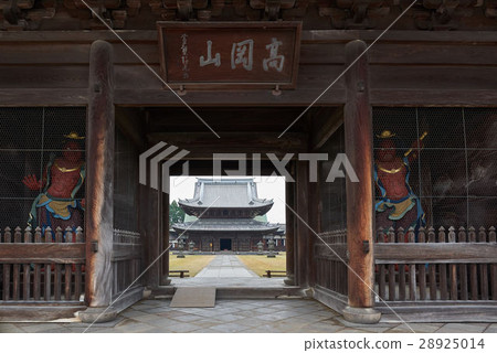 Zuiryuji寺門（國寶）的扁圓和好奇雕像雕像，高岡市高岡市 28925014