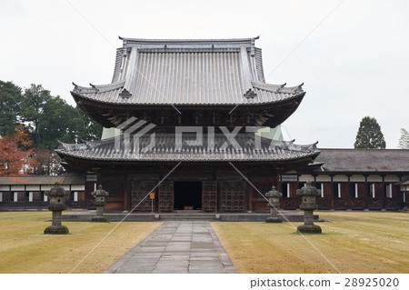 Zuiryuji Buddha statue of the lead plate roof (national treasure), Takaoka city, Toyama prefecture 28925020