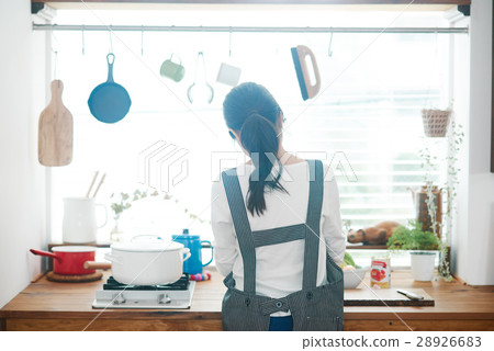 Women (kitchen image) 28926683