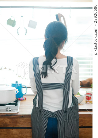 Women (kitchen image) 28926686