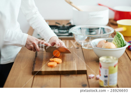 Women (kitchen image) 28926693