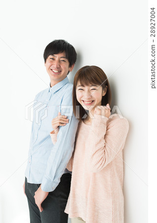 Cuddling men and women (20's) Cuddling men and women (20's) 28927004