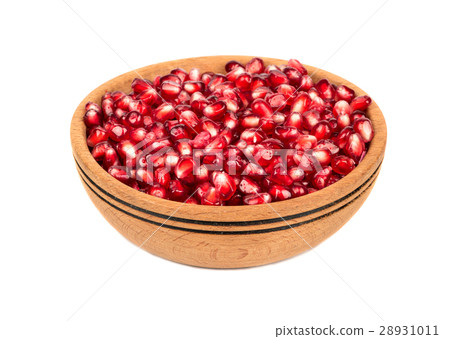 Grains pomegranate in bowl 28931011