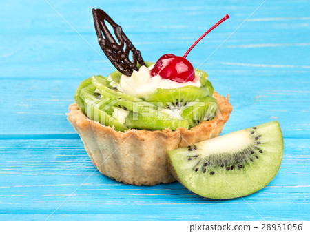 Tart with kiwi Tart with kiwi 28931056