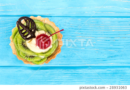 Tart with kiwi Tart with kiwi 28931063