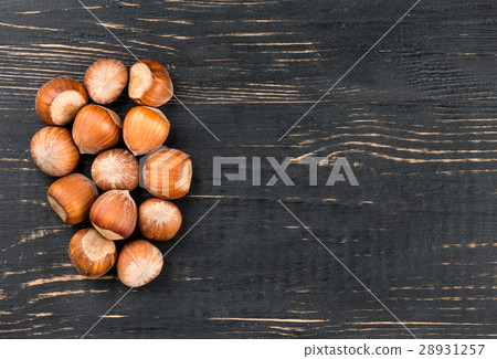 Hazelnuts in shell 28931257