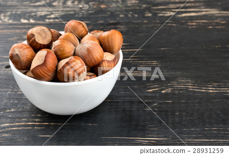 Hazelnuts in bowl Hazelnuts in bowl 28931259