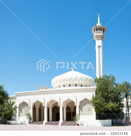 Dubai, a mosque and a minaret. Dubai, a mosque and a minaret. 28933148