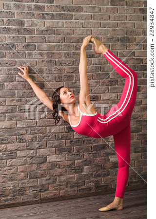 Full length portrait of young cuacasian ballet 28934847