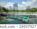 Lake view of Lumpini Park in Bangkok 28937927