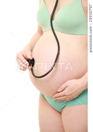 假裝的月亮的孕婦有在胃的一個聽診器 假裝的月亮的孕婦有在胃的一個聽診器 28938797
