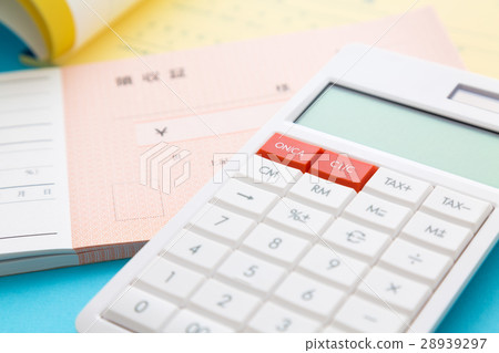 Receipt and calculator 28939297