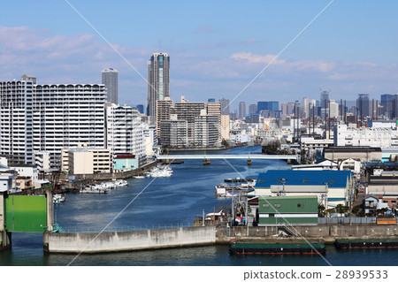 The streets seen from the mouth of Osaka Bay 28939533