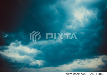Dark clouds before a thunder-storm 28941068