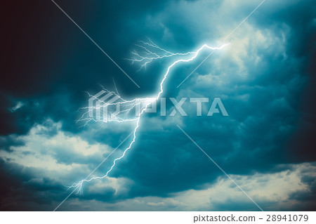 Dark clouds before a thunder-storm 28941079