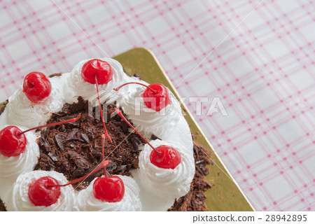 Black forest cake decorated 28942895