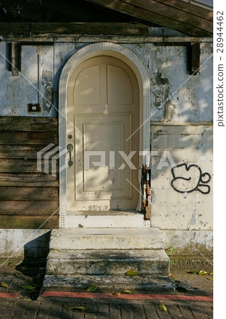 Vintage and mottled old house 28944462