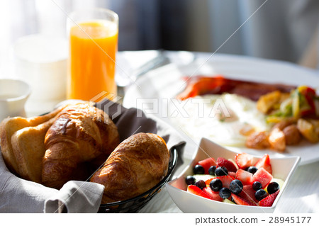 breakfast at hotel 28945177