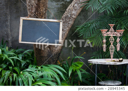 Blank menu Board on the tree in the garden Blank menu Board on the tree in the garden 28945345