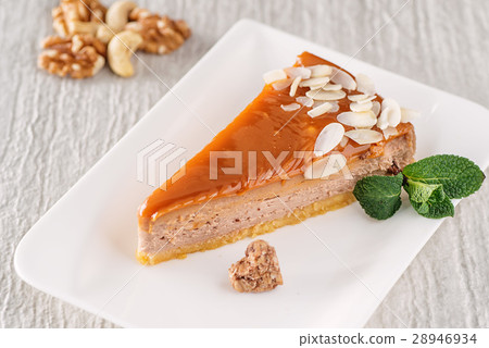 caramel or toffee gluten free cake with almond pie 28946934