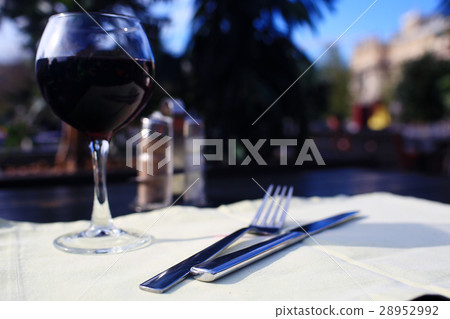 serving cutlery knife fork restaurant tablecloth 28952992