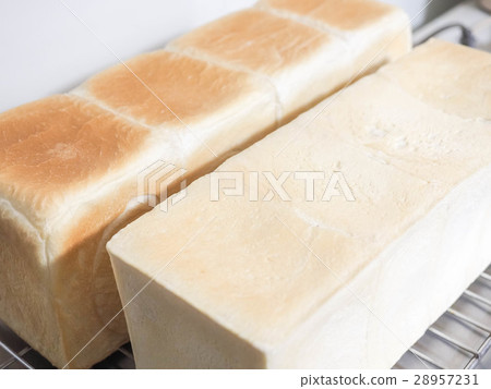 Baked toast bread 28957231