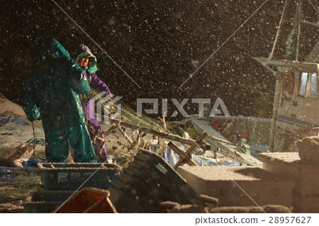 Fishermen working at midnight 28957627