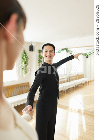 交誼舞 28958029