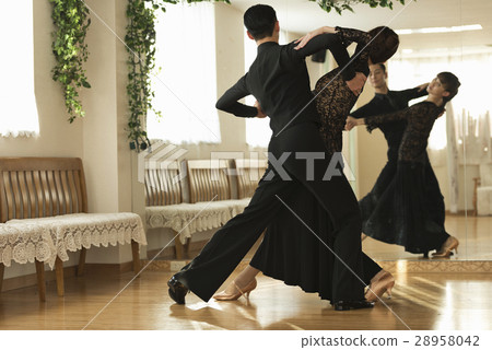 Ballroom dancing  28958042