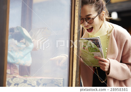 Karakuri doll Female to see the old streets Karakuri doll Female to see the old streets 28958381